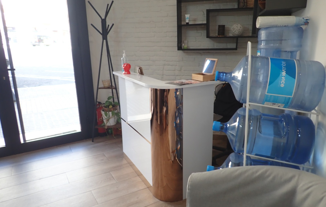 Traspaso - Peluquerias y Estetica -
Barcelona - Eixample Derecho