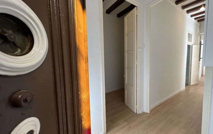 Venta en rentabilidad - Piso -
Barcelona - Gràcia