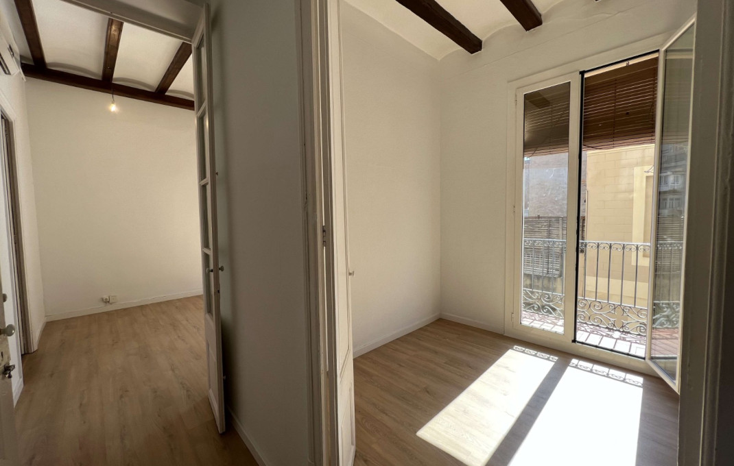 Venta en rentabilidad - Piso -
Barcelona - Gràcia