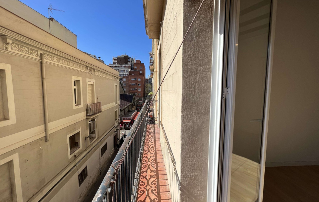 Venta en rentabilidad - Piso -
Barcelona - Gràcia