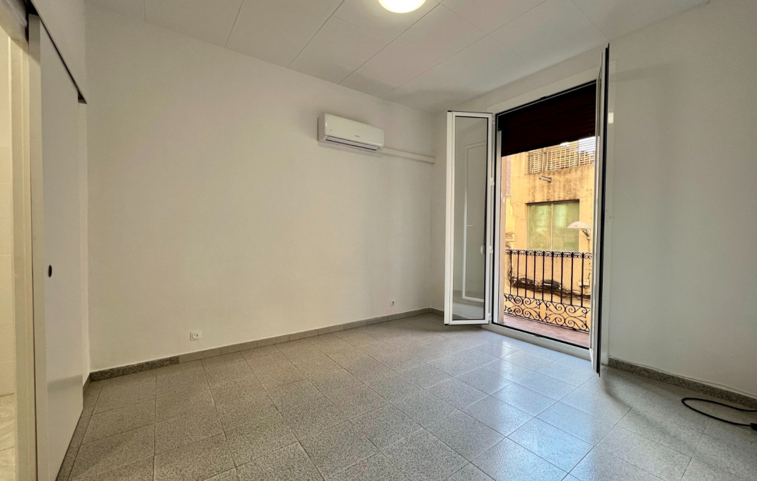Venta en rentabilidad - Piso -
Barcelona - Gràcia