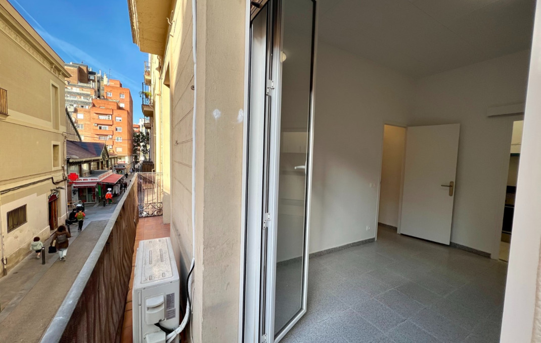 Venta en rentabilidad - Piso -
Barcelona - Gràcia