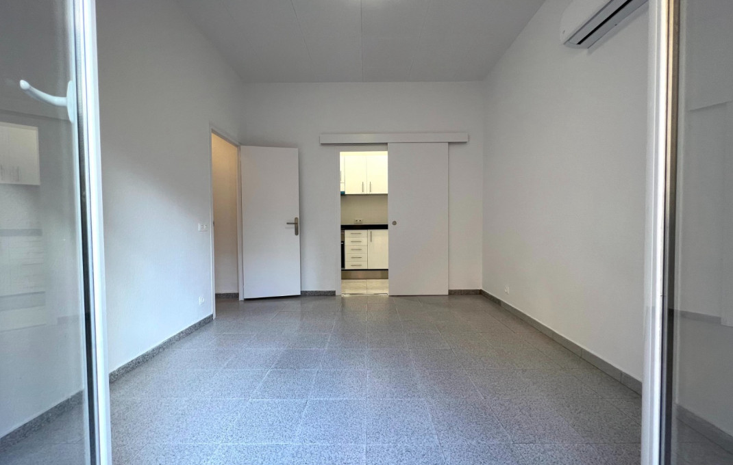 Venta en rentabilidad - Piso -
Barcelona - Gràcia