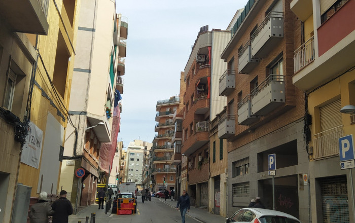 Revente - Local comercial -
Barcelona - Guinardo