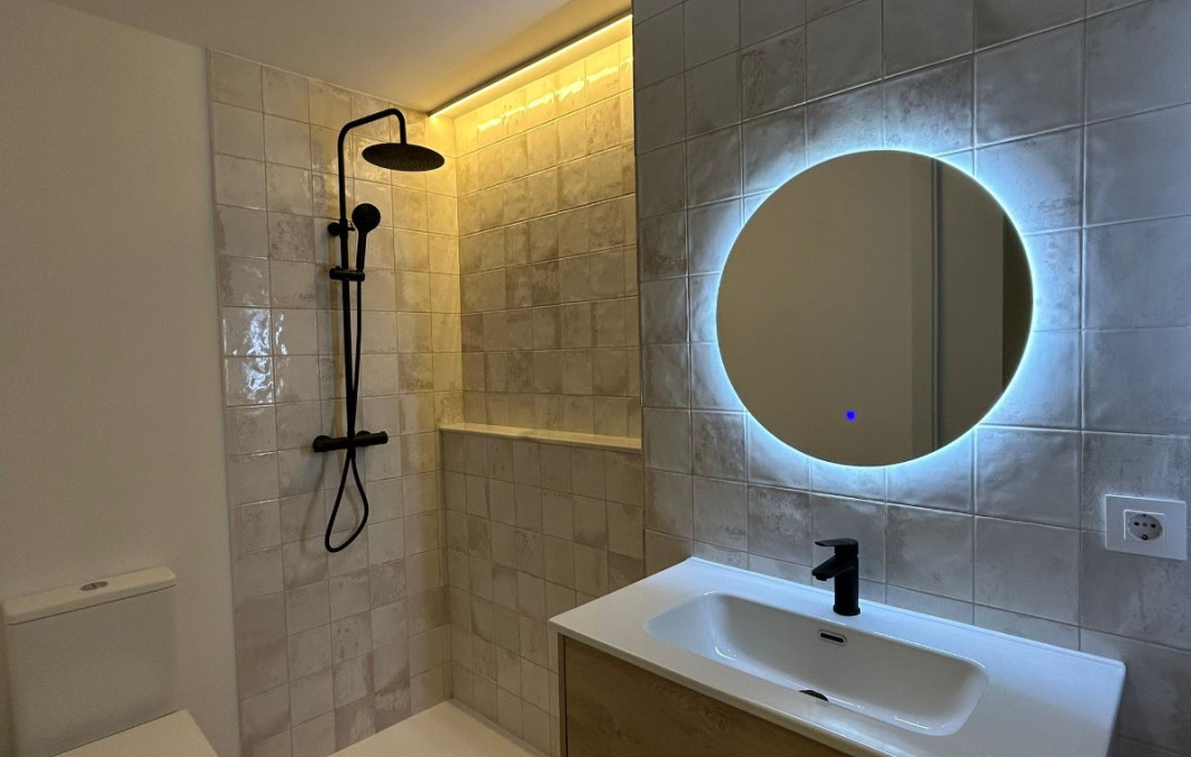 Venta - Local comercial -
Barcelona - Guinardo