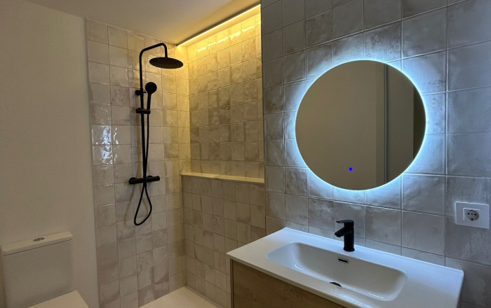 Venta - Local comercial -
Barcelona - Guinardo