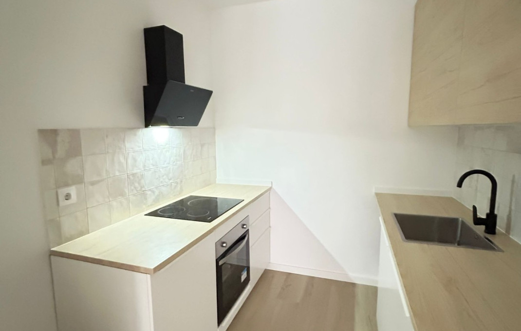 Venta - Local comercial -
Barcelona - Guinardo