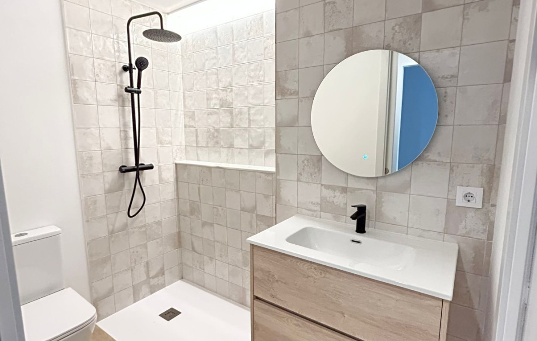 Venta - Local comercial -
Barcelona - Guinardo