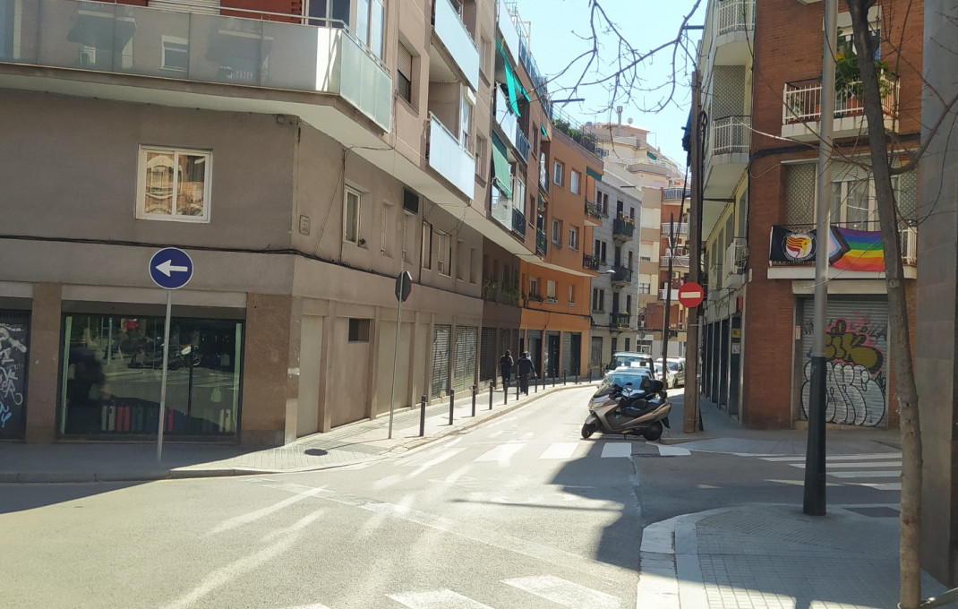 Venta - Local comercial -
Barcelona - Guinardo