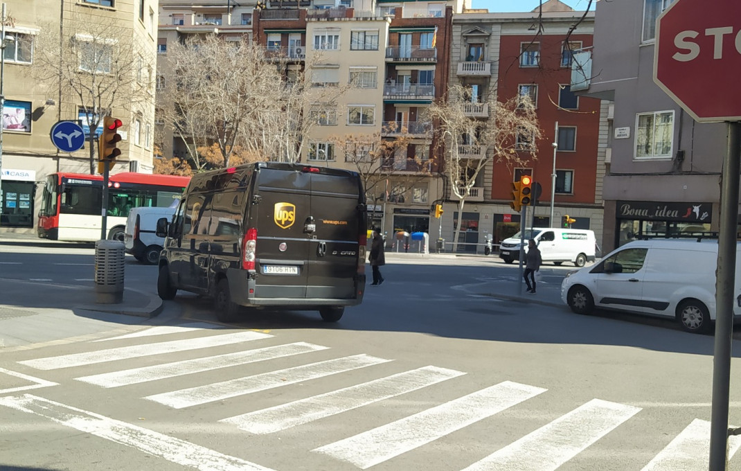 Venta - Local comercial -
Barcelona - Guinardo