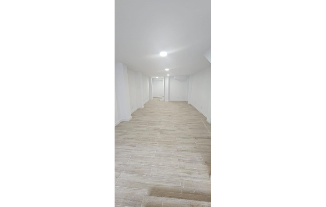 Venta - Local comercial -
L'Hospitalet de Llobregat - Pubilla Casas