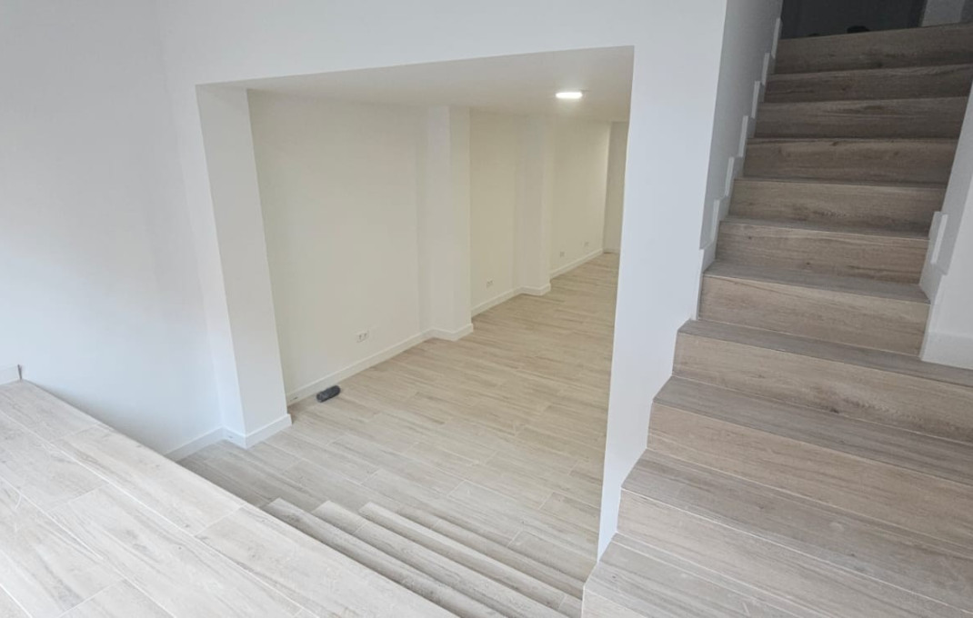 Venta - Local comercial -
L'Hospitalet de Llobregat - Pubilla Casas