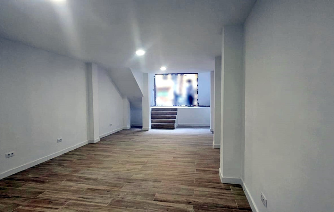 Venta - Local comercial -
L'Hospitalet de Llobregat - Pubilla Casas