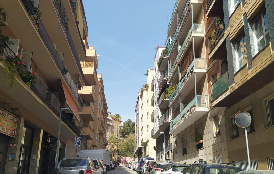 Location longue durée - Local comercial -
Barcelona - Sant Gervaci