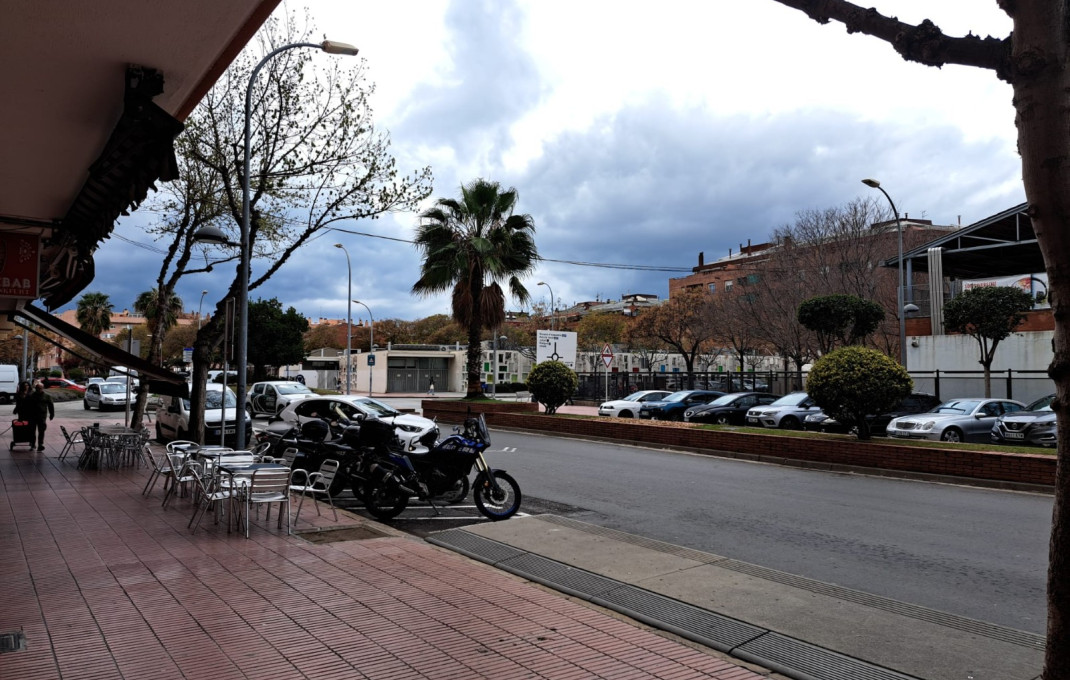 Rental - Local comercial -
El Prat de Llobregat - Prat