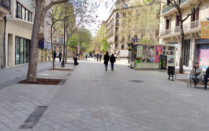 Revente - Local comercial -
Barcelona - Eixample Derecho