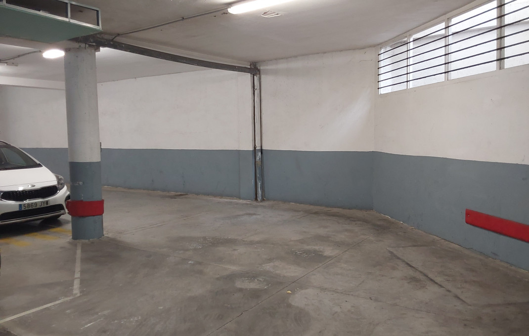 Sale - Local comercial -
Montcada i Reixac