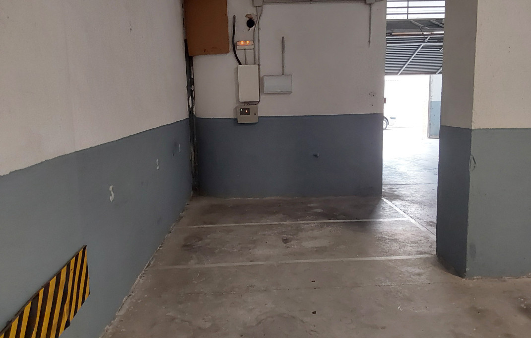 Sale - Local comercial -
Montcada i Reixac