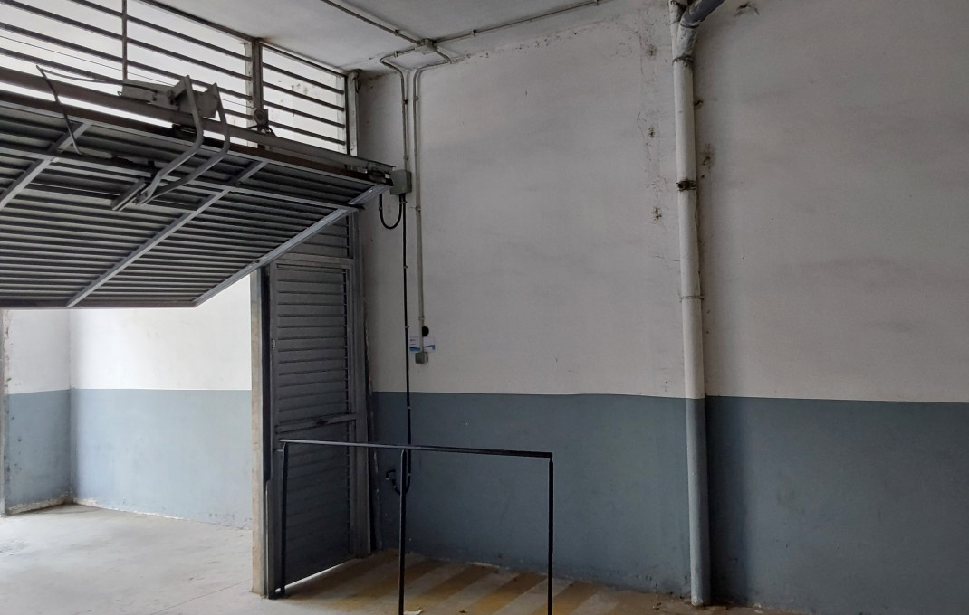 Sale - Local comercial -
Montcada i Reixac