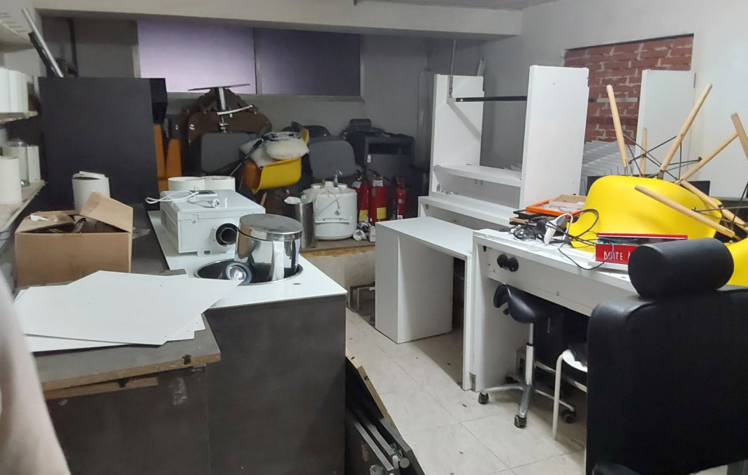 Sale - Local comercial -
Montcada i Reixac