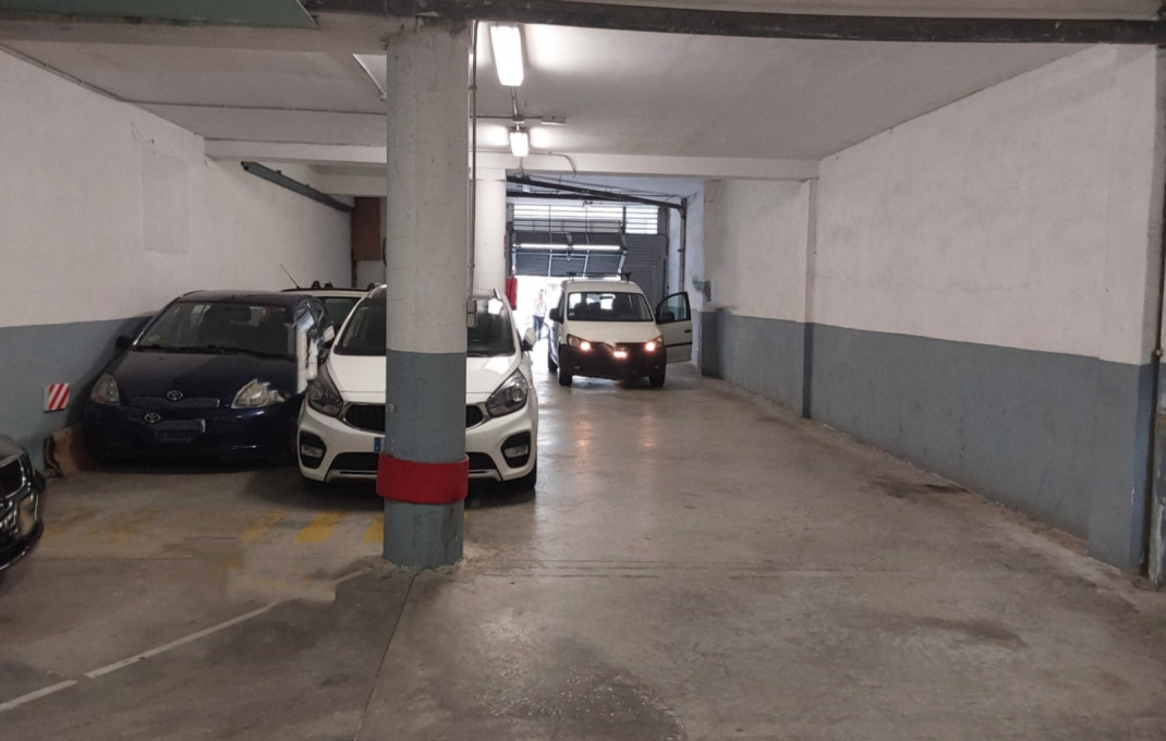 Sale - Local comercial -
Montcada i Reixac