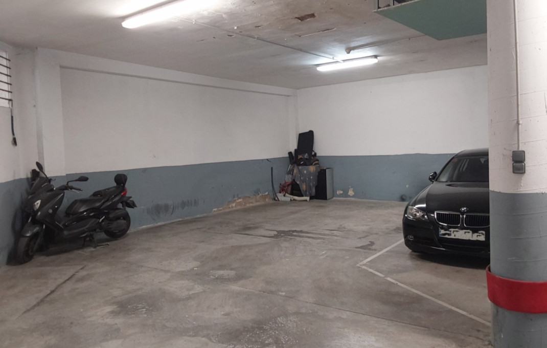 Sale - Local comercial -
Montcada i Reixac