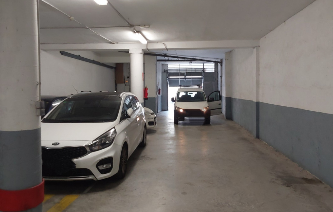 Sale - Local comercial -
Montcada i Reixac