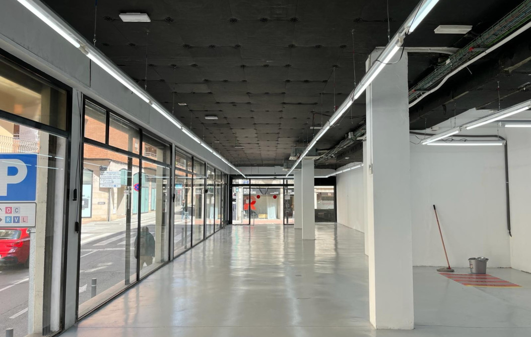 Location longue durée - Local comercial -
Terrassa