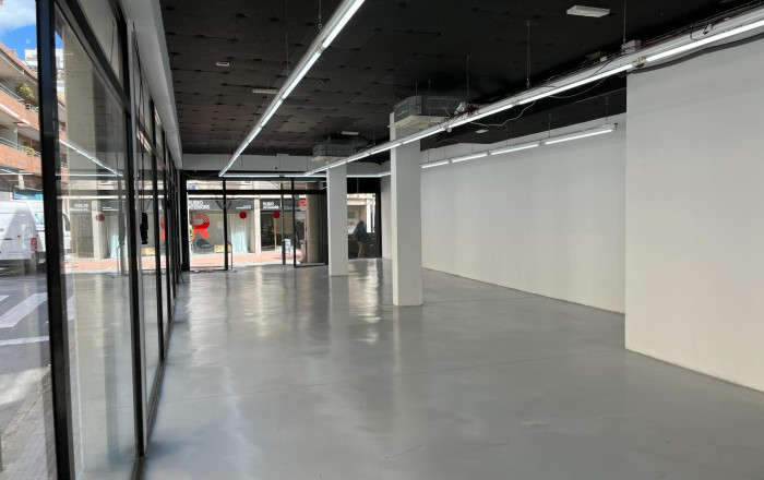 Rental - Local comercial -
Terrassa