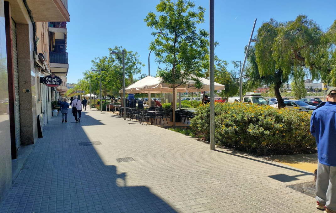 Venta - Local comercial -
Santa Coloma de Gramenet