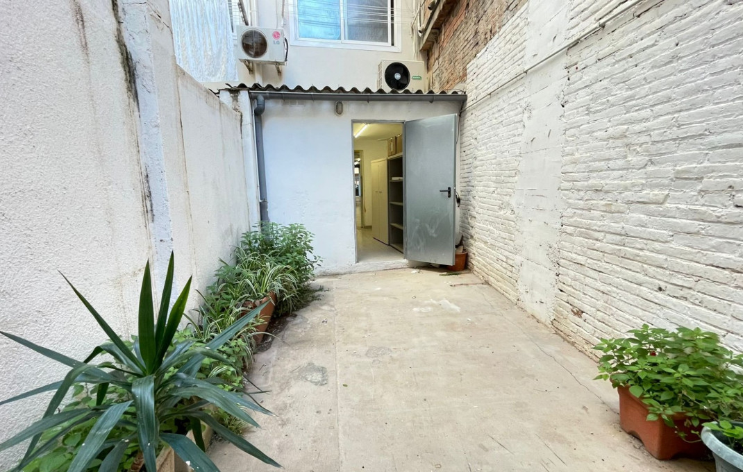 Rental - Local comercial -
Barcelona - Eixample Izquierdo