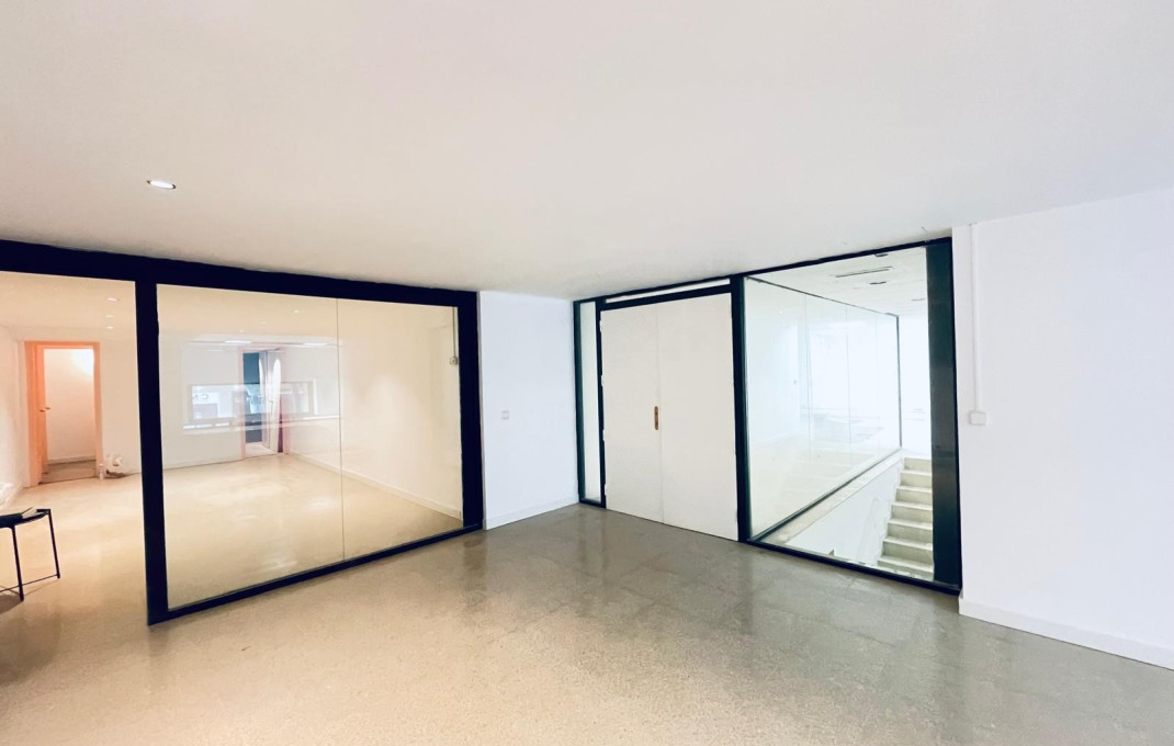 Rental - Local comercial -
Barcelona - Eixample
