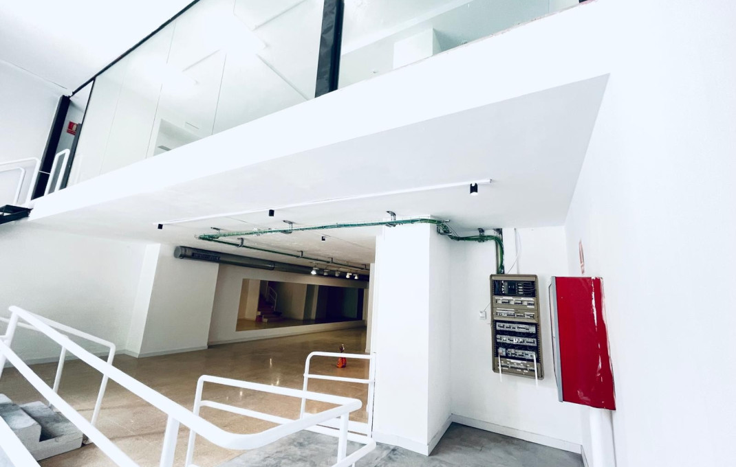 Rental - Local comercial -
Barcelona - Eixample