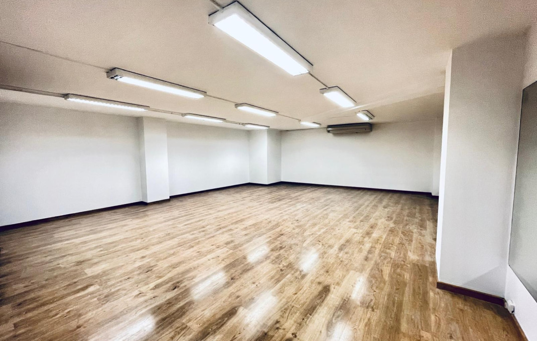 Rental - Local comercial -
Barcelona - Eixample