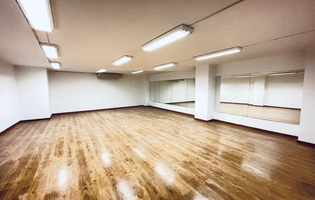 Rental - Local comercial -
Barcelona - Eixample