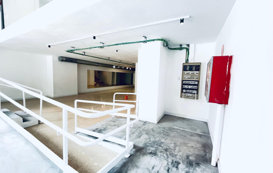 Rental - Local comercial -
Barcelona - Eixample
