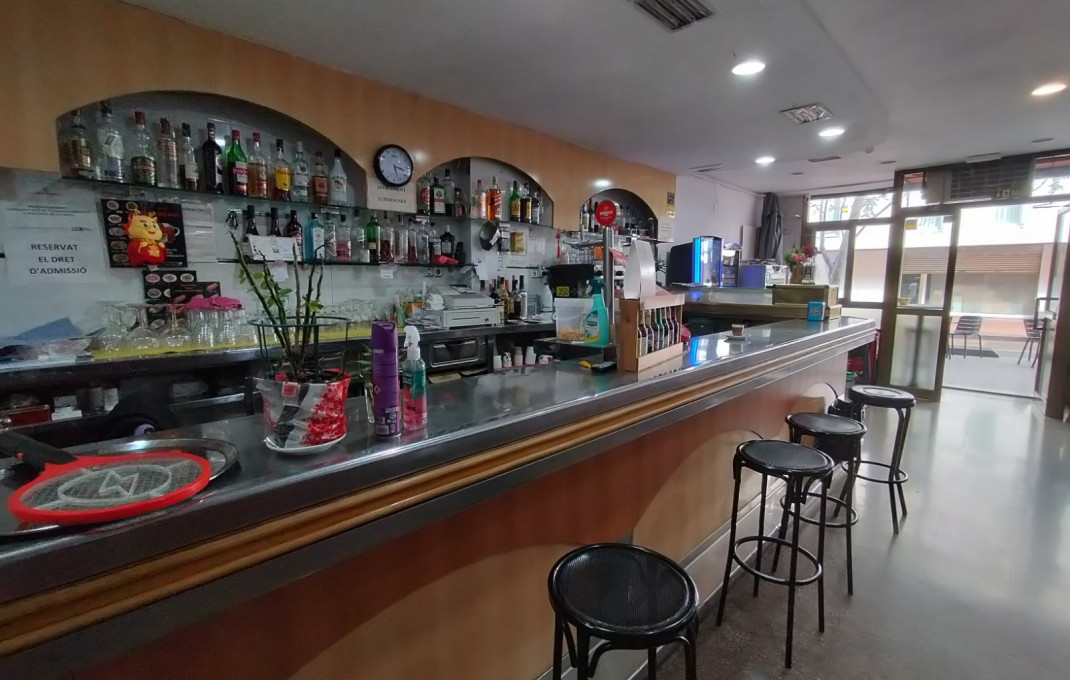 Venta en rentabilidad - Bar Restaurante -
Barcelona - Nou Barris