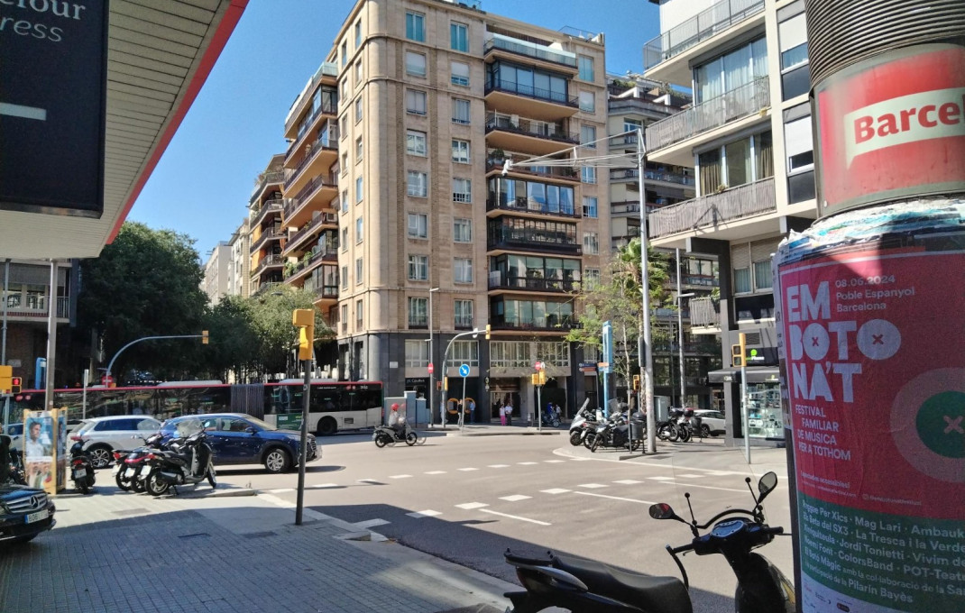 Location longue durée - Des bureaux -
Barcelona - Sarria-Sant Gervasi