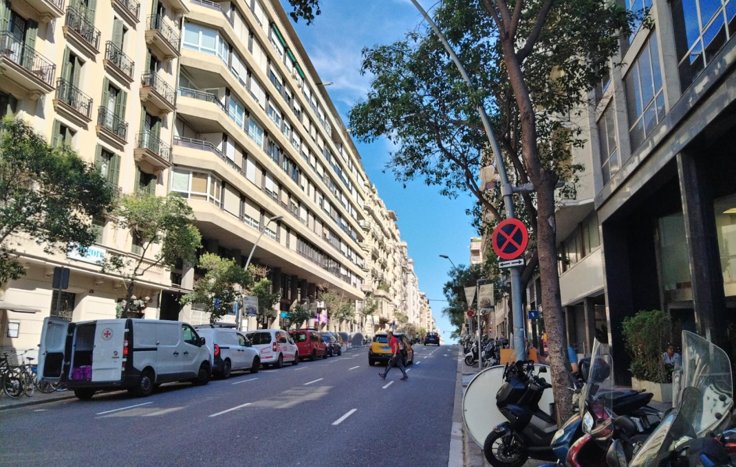 Location longue durée - Des bureaux -
Barcelona - Sarria-Sant Gervasi