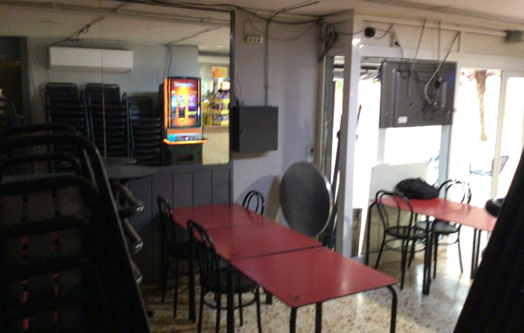 Traspaso - Bar-Cafeteria -
L'Hospitalet de Llobregat