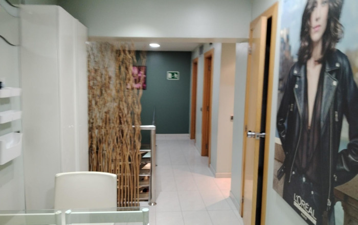 Traspaso - Peluquerias y Estetica -
Barcelona - Eixample Derecho