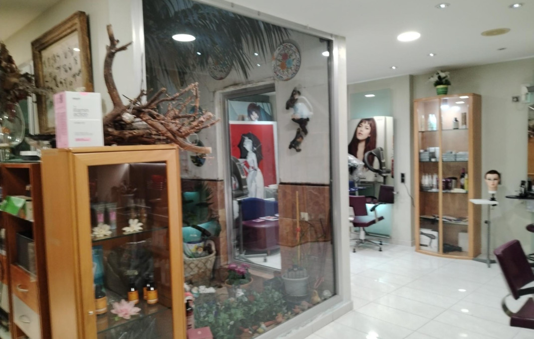 Traspaso - Peluquerias y Estetica -
Barcelona - Eixample Derecho