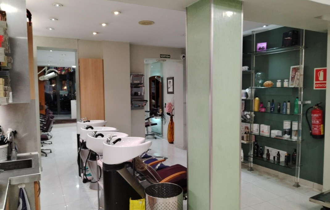 Traspaso - Peluquerias y Estetica -
Barcelona - Eixample Derecho