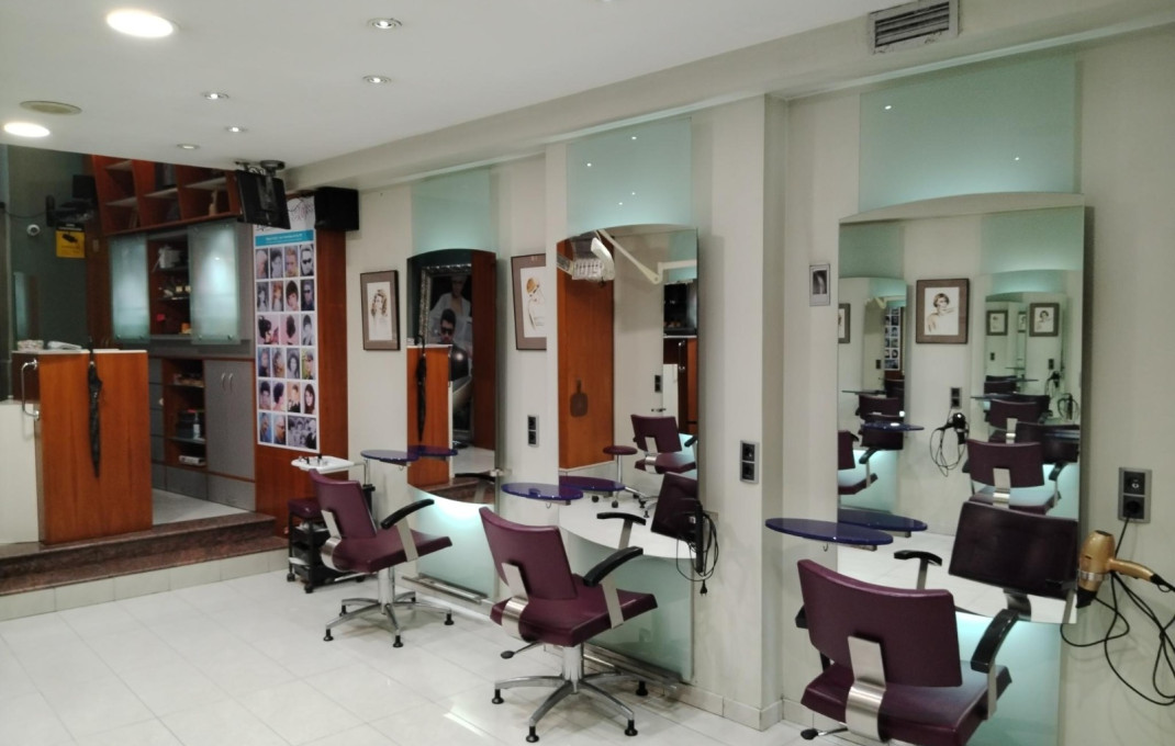 Traspaso - Peluquerias y Estetica -
Barcelona - Eixample Derecho