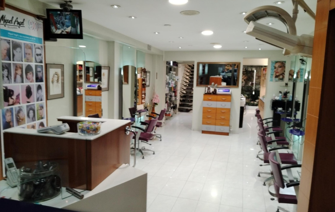 Traspaso - Peluquerias y Estetica -
Barcelona - Eixample Derecho