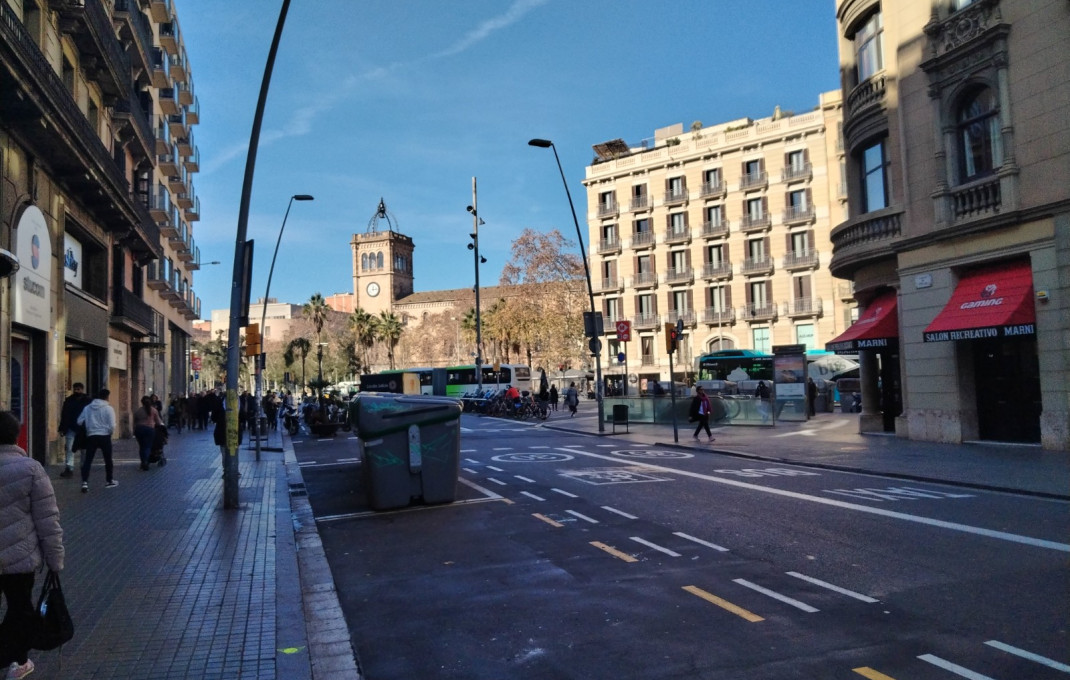 Sale - Local comercial -
Barcelona - Eixample Izquierdo