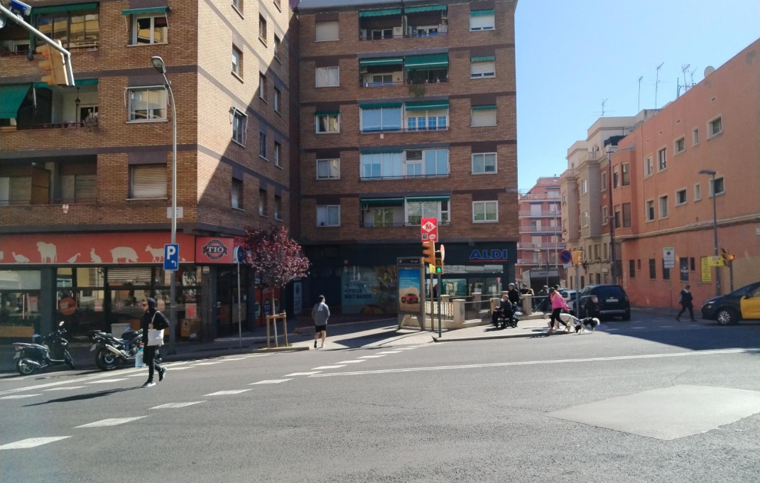 Venta en rentabilidad - Local comercial -
Barcelona - Guinardo