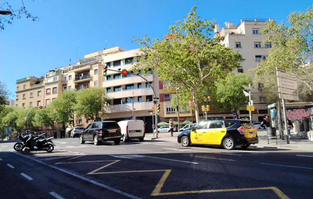 Venta en rentabilidad - Local comercial -
Barcelona - Guinardo