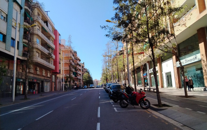 Vente rentable - Local comercial -
Barcelona - Guinardo