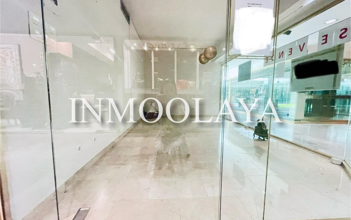 Revente - Local comercial -
Barcelona - Eixample